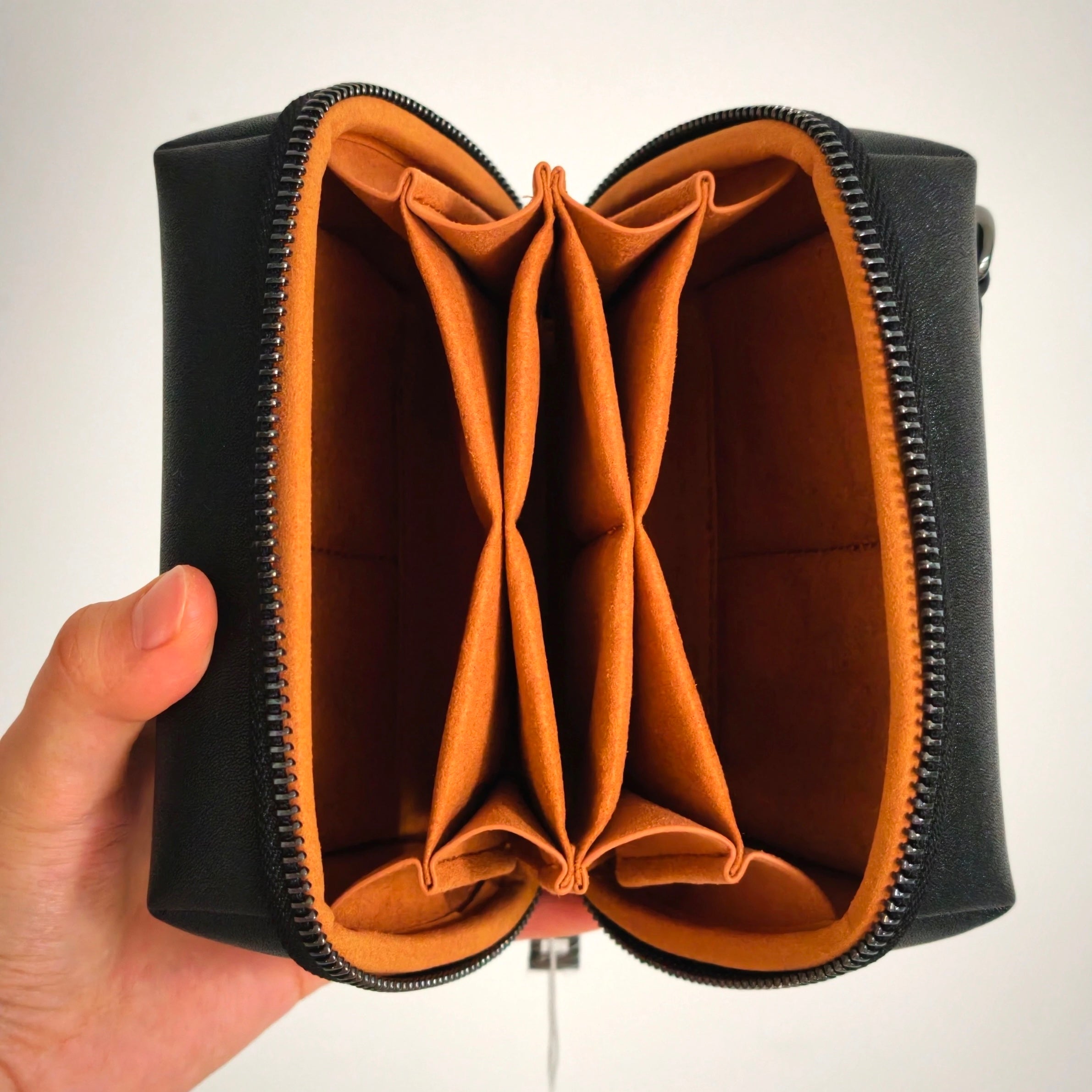 Nini M portable pouch