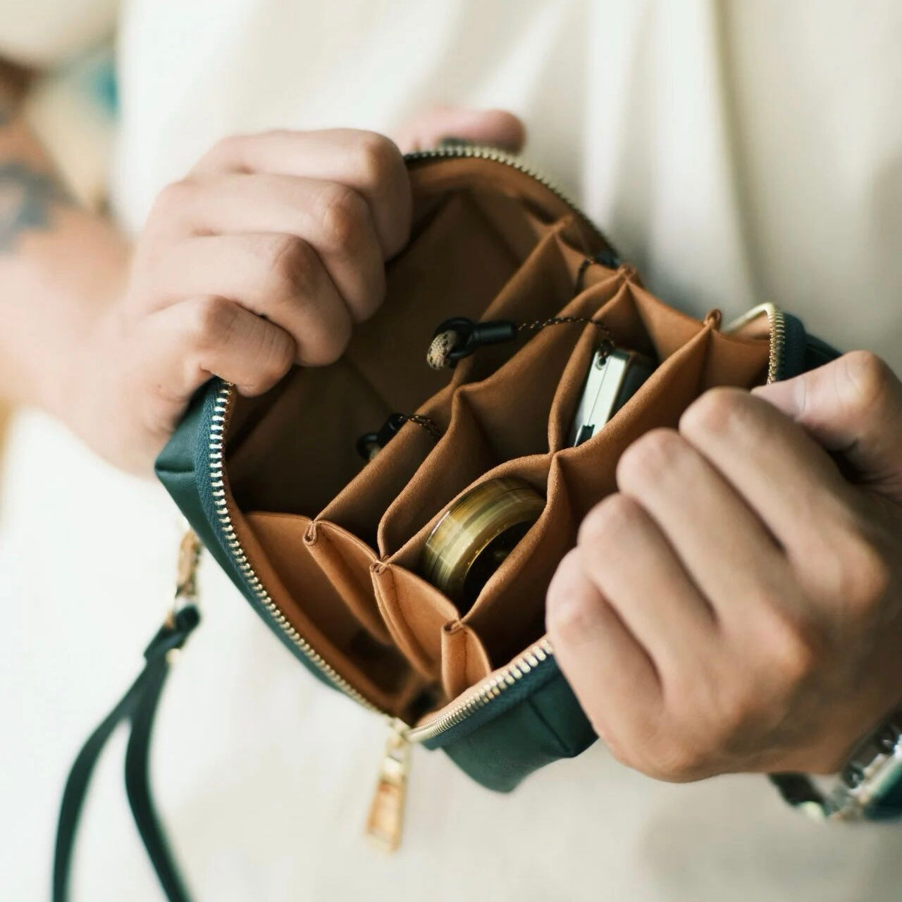 Nini M portable pouch