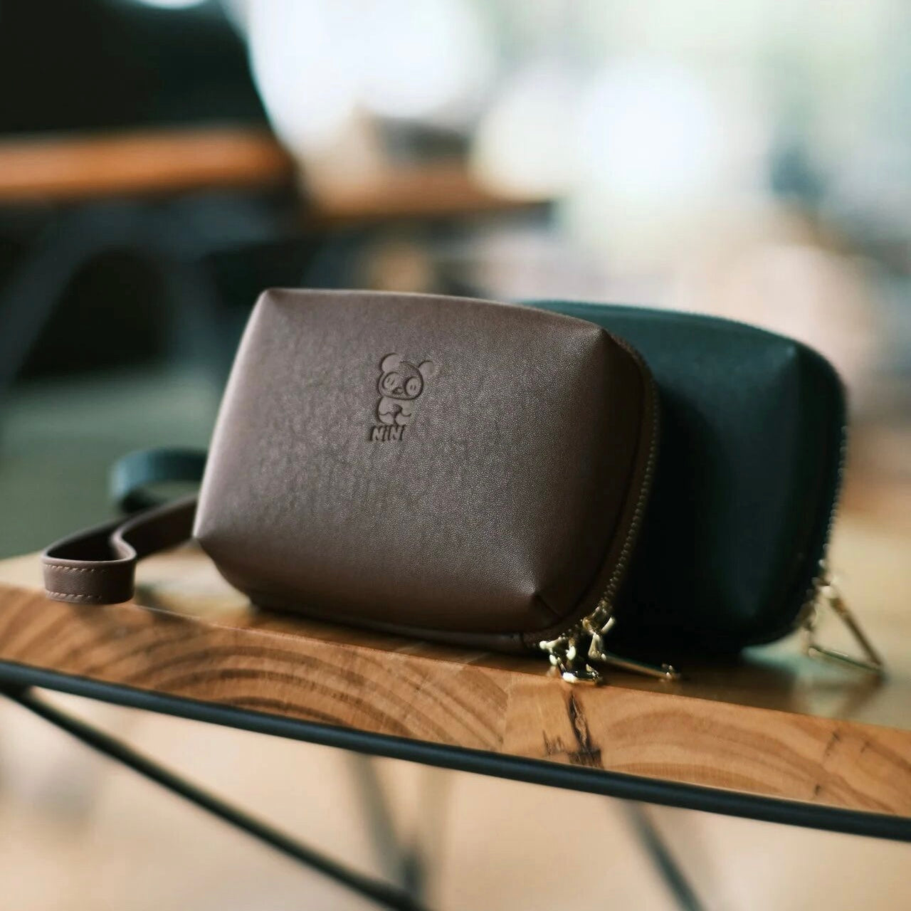 Nini M portable pouch