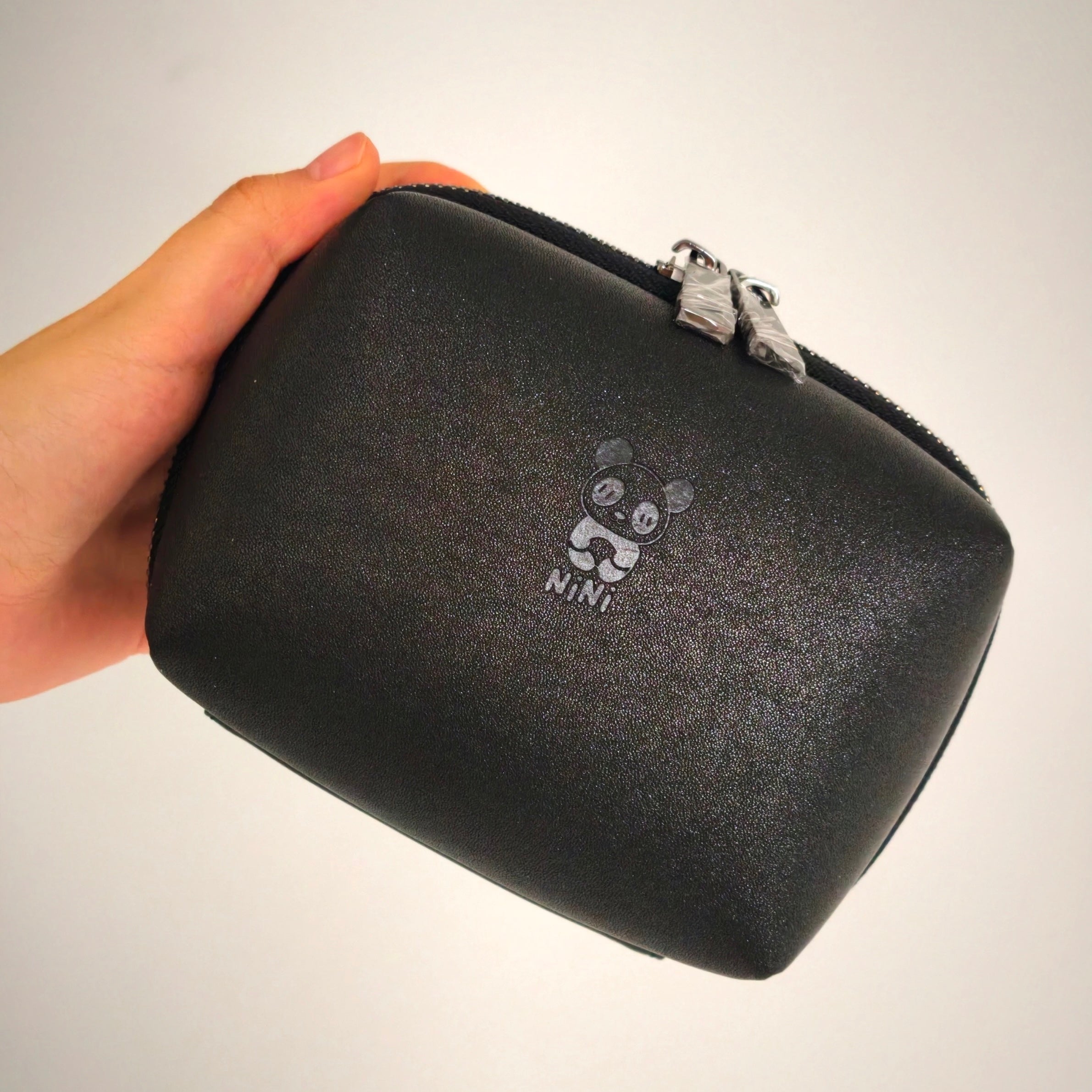 Nini M portable pouch