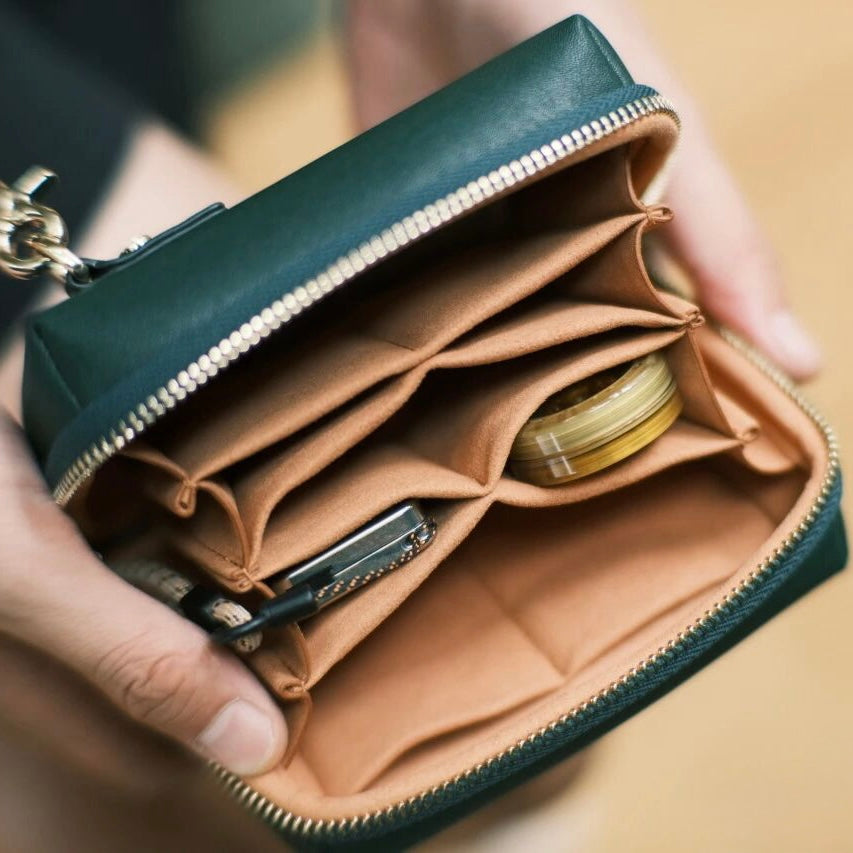 Nini M portable pouch