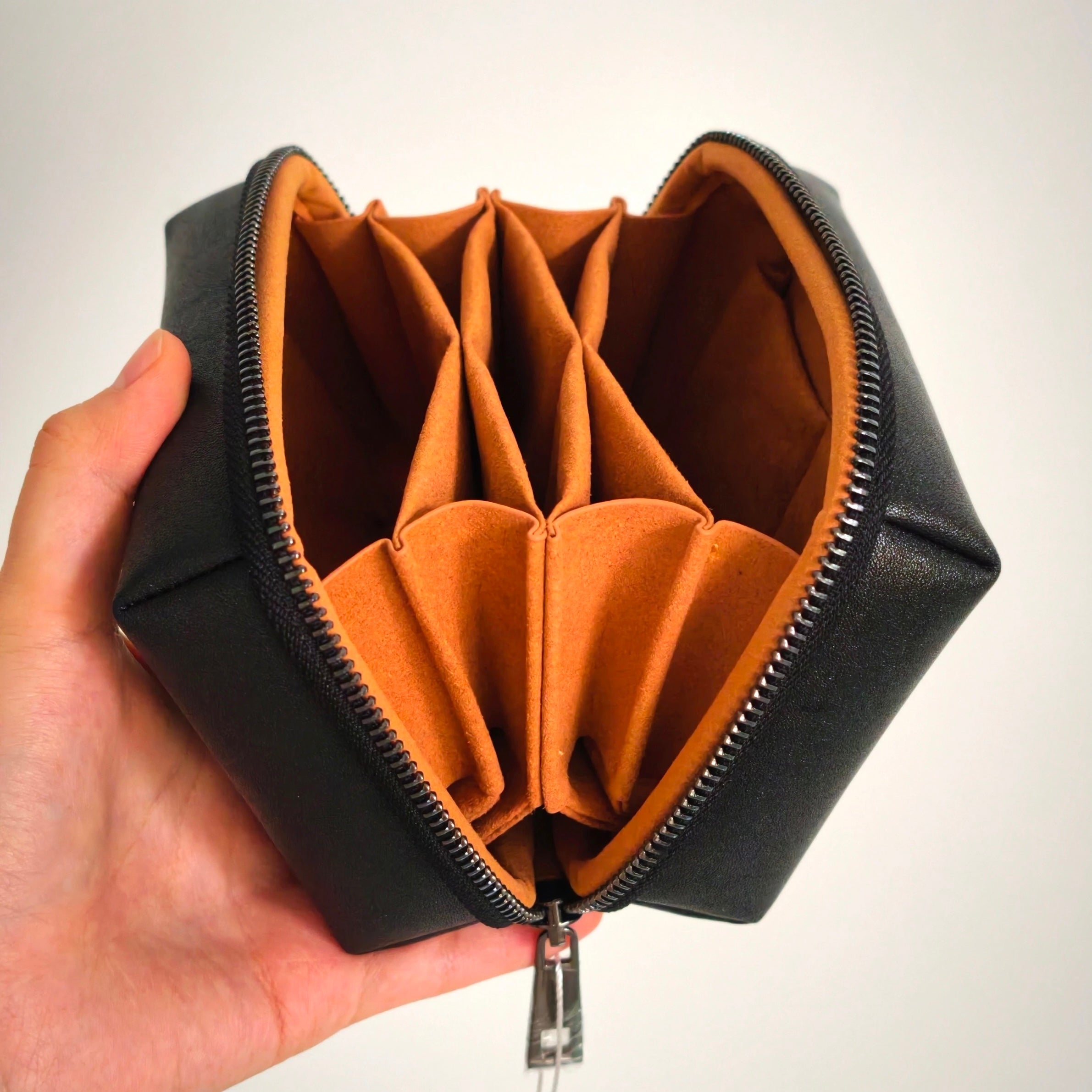 Nini M portable pouch